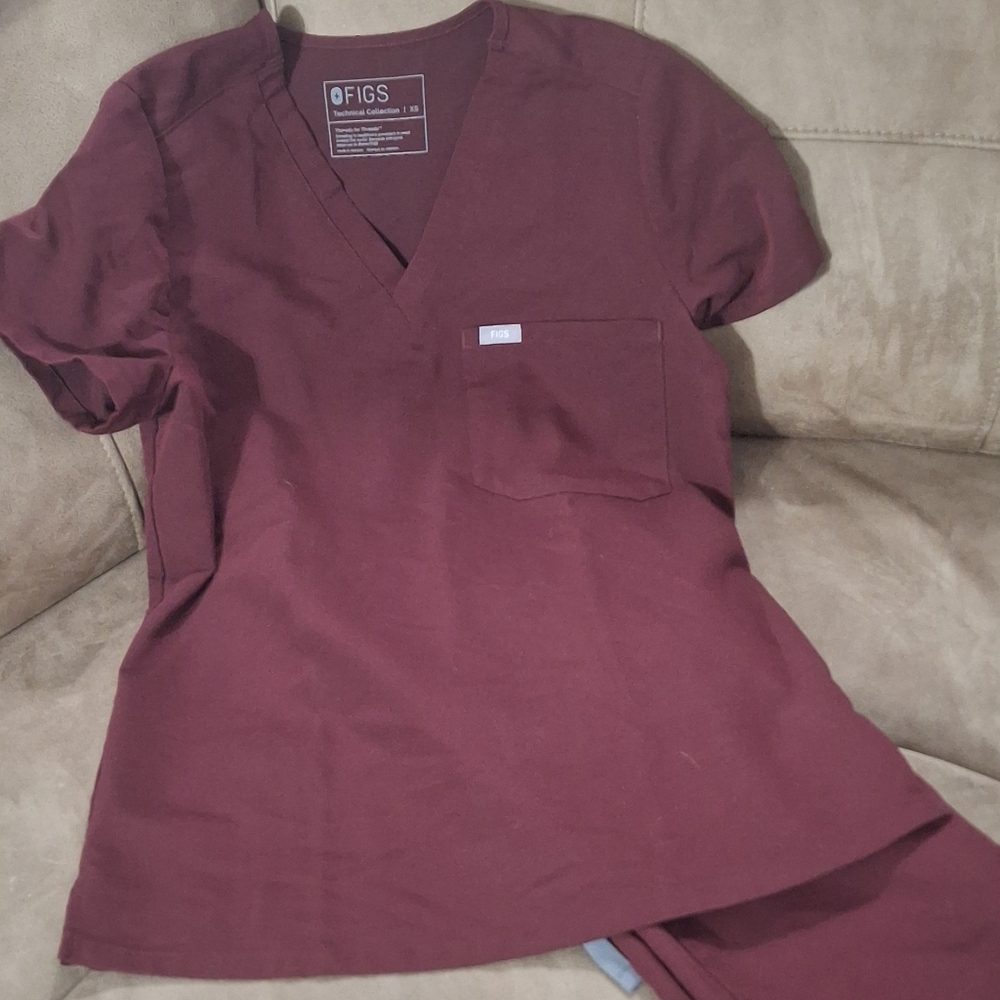 FIGS Burgundy Scrub Set
